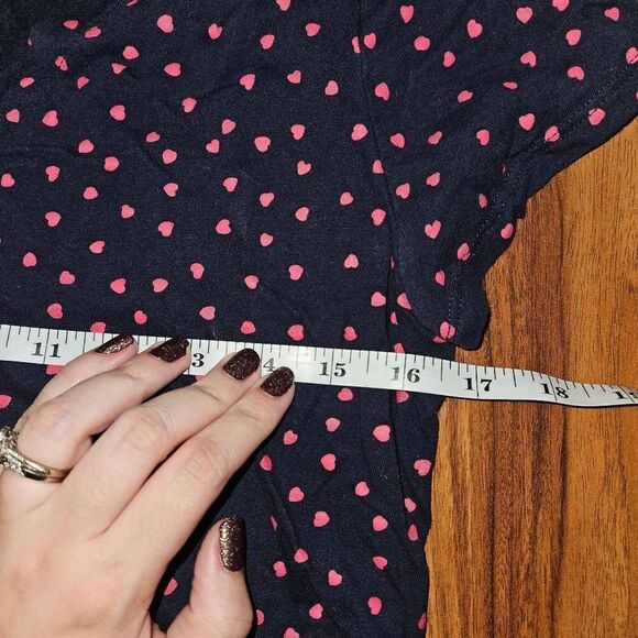 Isabel Maternity Navy W/ Hearts V-Neck Maternity Tee Womens Size S - Picture 3 of 6